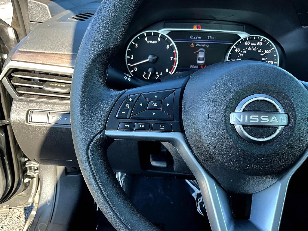 Used 2025 Nissan Altima 2.5 SV FWD image 11