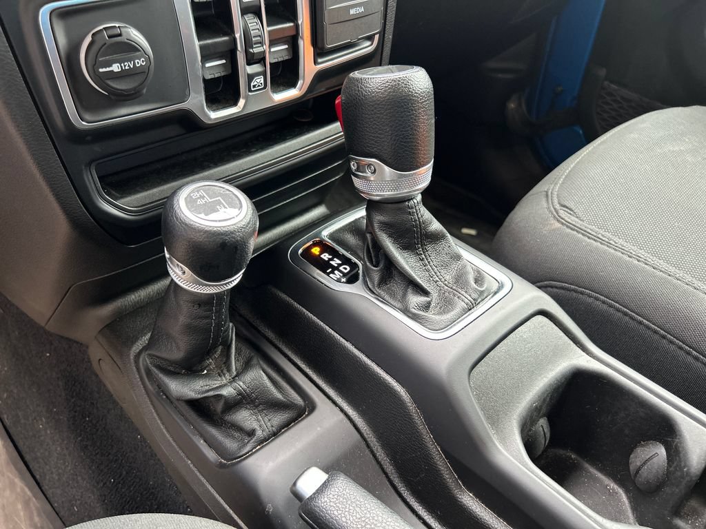 Used 2023 Jeep Gladiator Sport AWD/4WD image 18