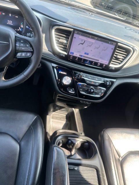 Used 2024 Chrysler Pacifica Limited FWD image 30
