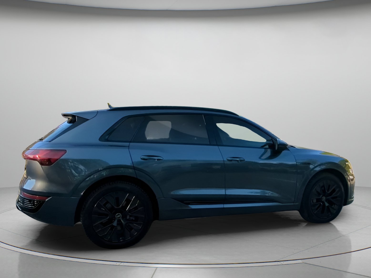 Used 2024 Audi Q8 e-tron Prestige AWD/4WD image 30