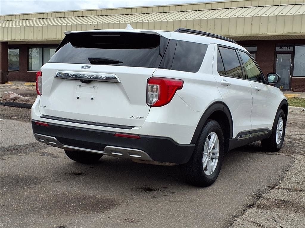 Certified 2022 Ford Explorer XLT w/ Equipment Group 202A image 5