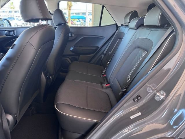 Used 2025 Hyundai Venue Limited FWD image 11