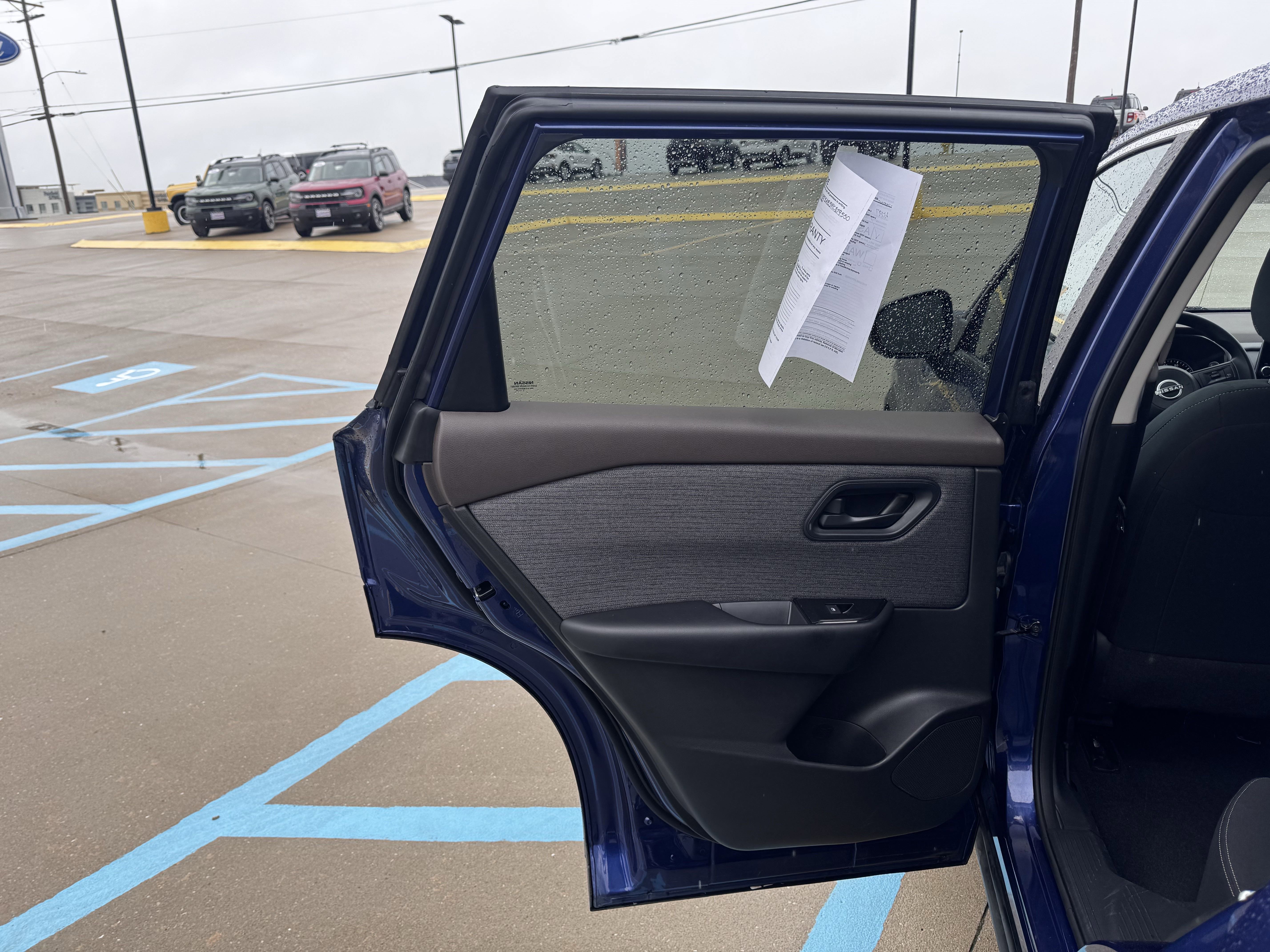 Used 2023 Nissan Rogue S image 27