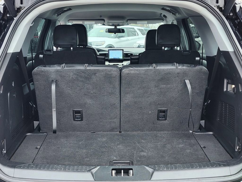 Certified 2022 Ford Explorer XLT w/ Equipment Group 202A image 33