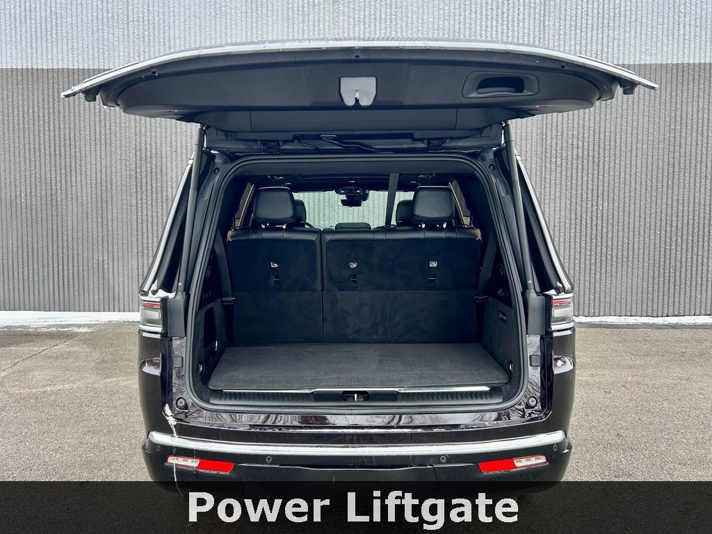 Used 2022 Jeep Grand Wagoneer Series III w/ Rear Seat Video Group 1 image 16