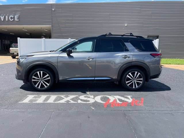 Used 2023 Nissan Pathfinder Platinum FWD image 2