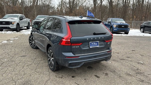 Used 2023 Volvo XC60 B5 Plus w/ Climate Package image 5