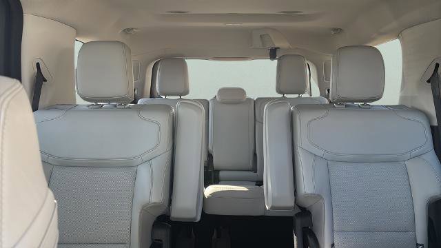 Certified 2025 Ford Expedition Platinum image 19