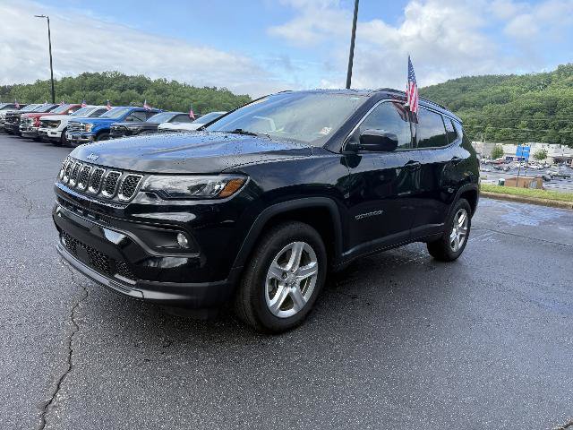 Used 2023 Jeep Compass Latitude w/ Convenience Group AWD/4WD image 17