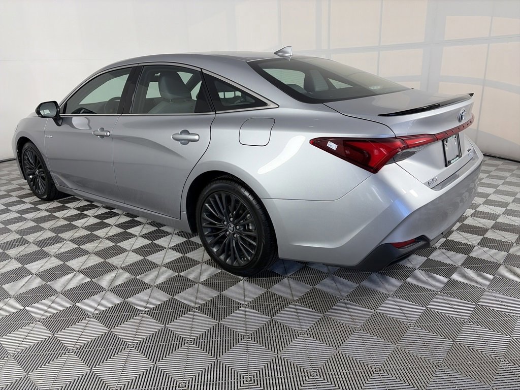 Used 2019 Toyota Avalon XSE image 3
