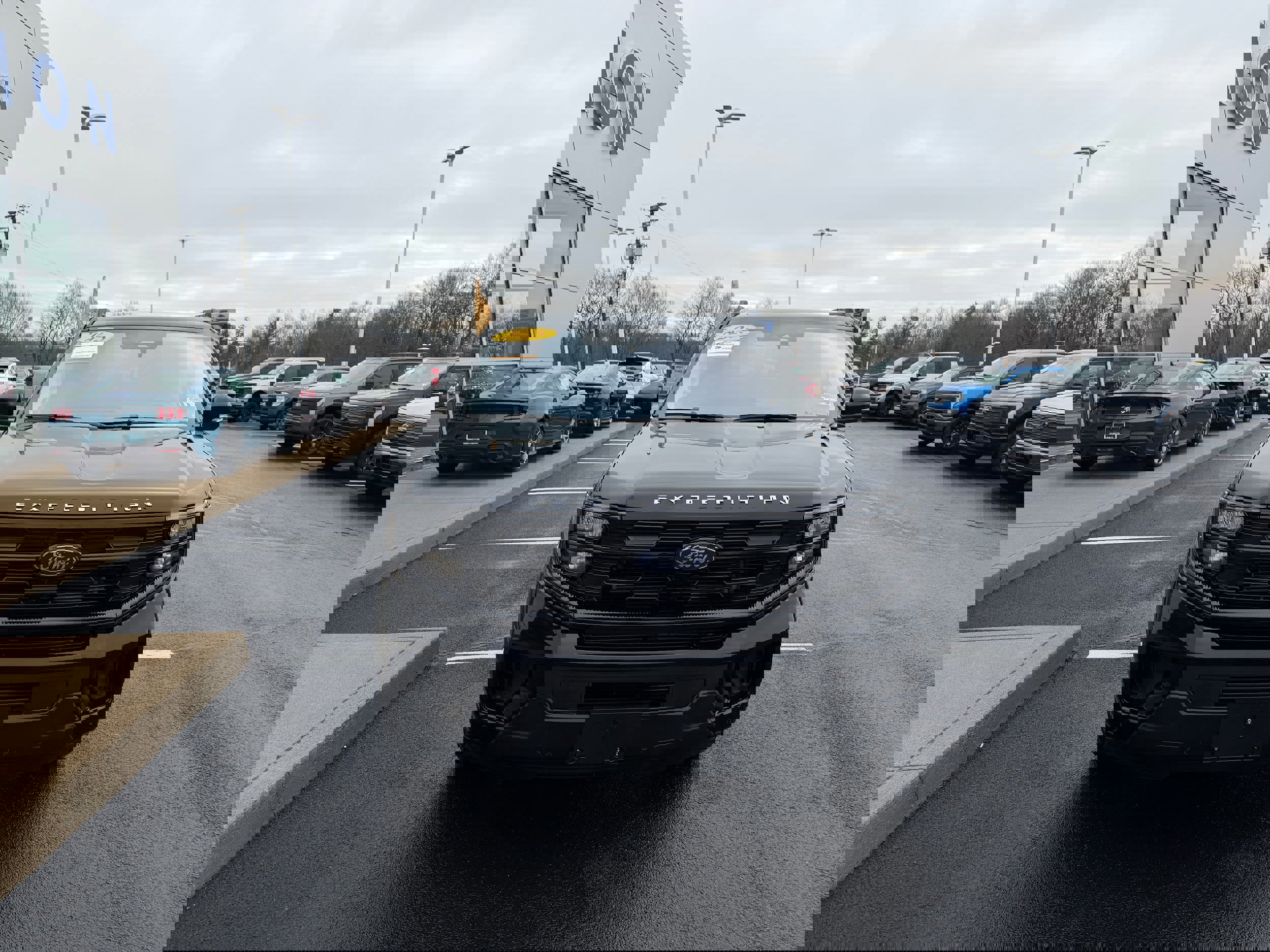 Certified 2025 Ford Expedition Active image 10