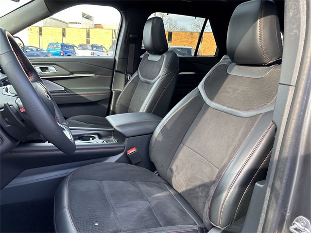 Certified 2025 Ford Explorer ST image 11