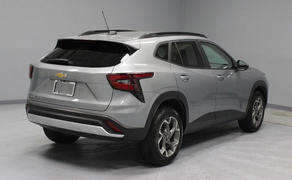 Used 2025 Chevrolet Trax LT FWD image 10