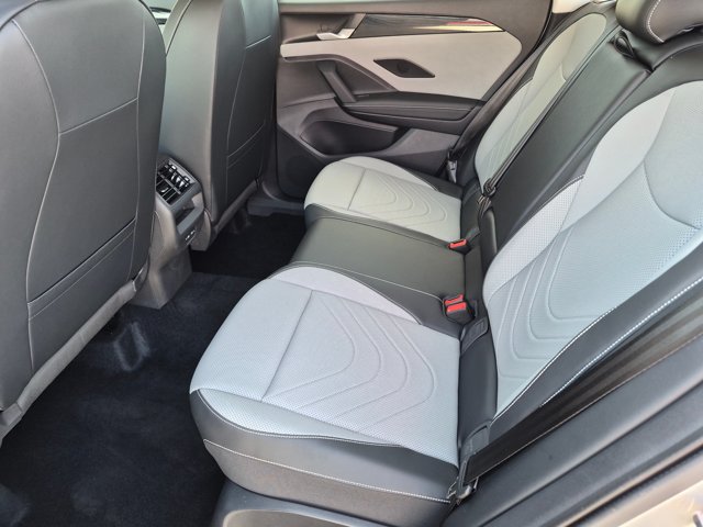 Used 2025 Volkswagen Tiguan SE FWD image 20