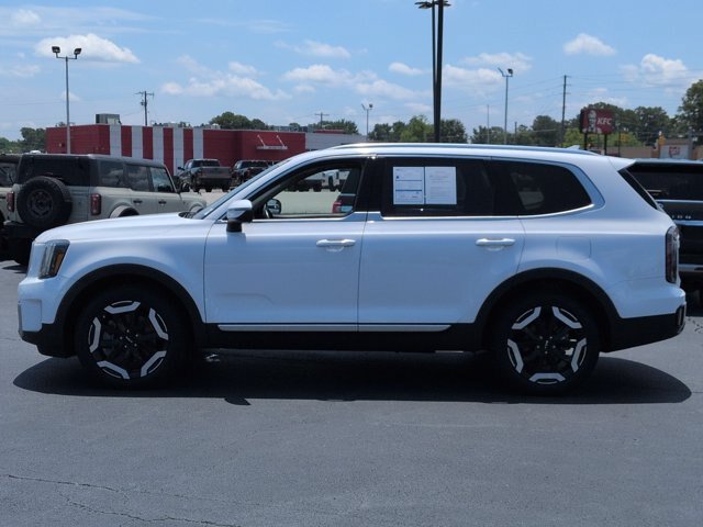 Used 2024 Kia Telluride EX w/ EX Captain's Chair Package FWD image 7