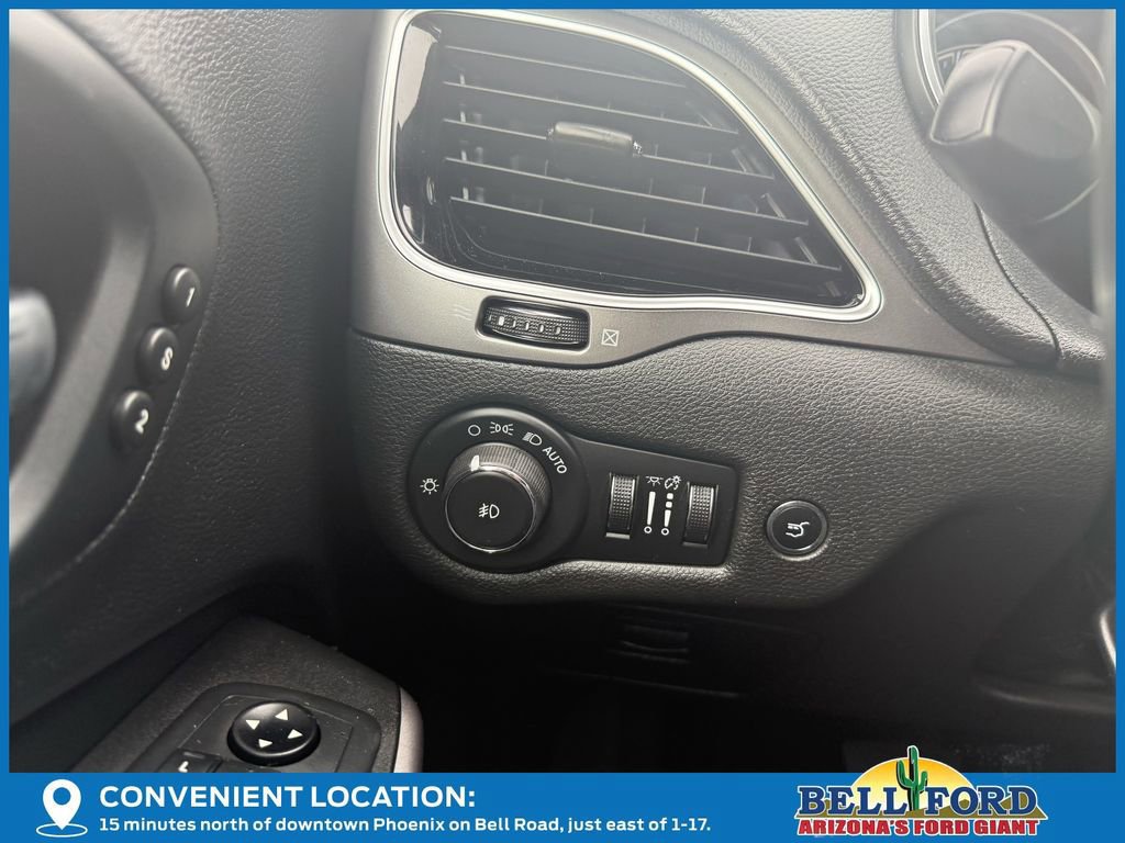 Used 2019 Jeep Cherokee Limited image 33