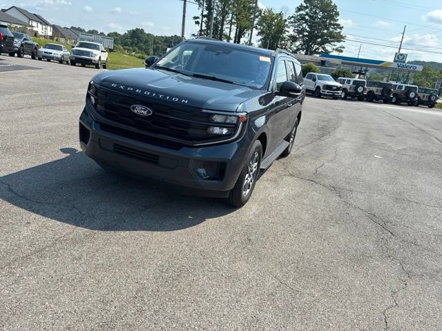 Certified 2025 Ford Expedition Active RWD image 9
