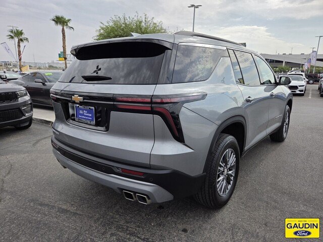 Used 2026 Chevrolet Traverse LT FWD image 7