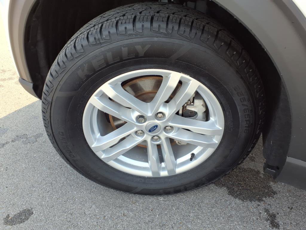 Certified 2022 Ford Explorer XLT w/ Equipment Group 202A image 9