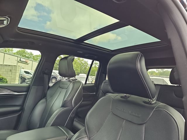Used 2023 Jeep Grand Cherokee Overland w/ Luxury Tech Group IV AWD/4WD image 17