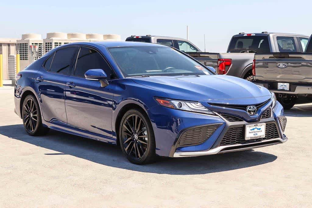 Used 2023 Toyota Camry XSE FWD image 3