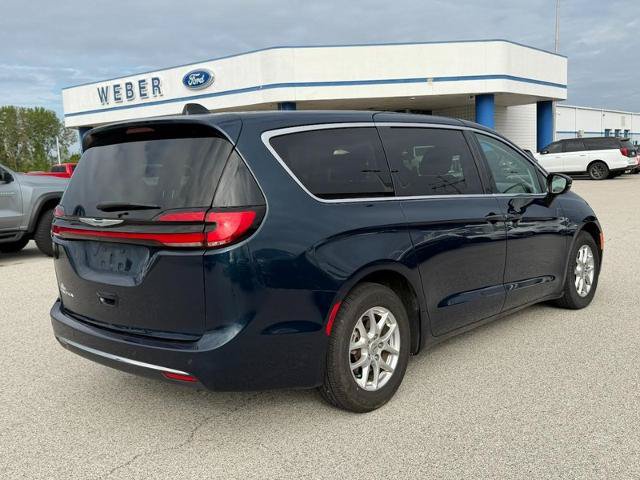 Used 2024 Chrysler Pacifica Touring-L FWD image 7