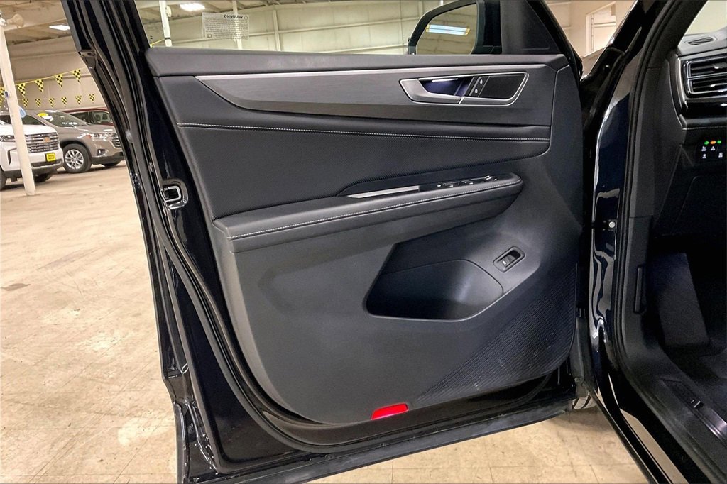 Used 2025 Volkswagen Atlas Cross Sport SE image 21