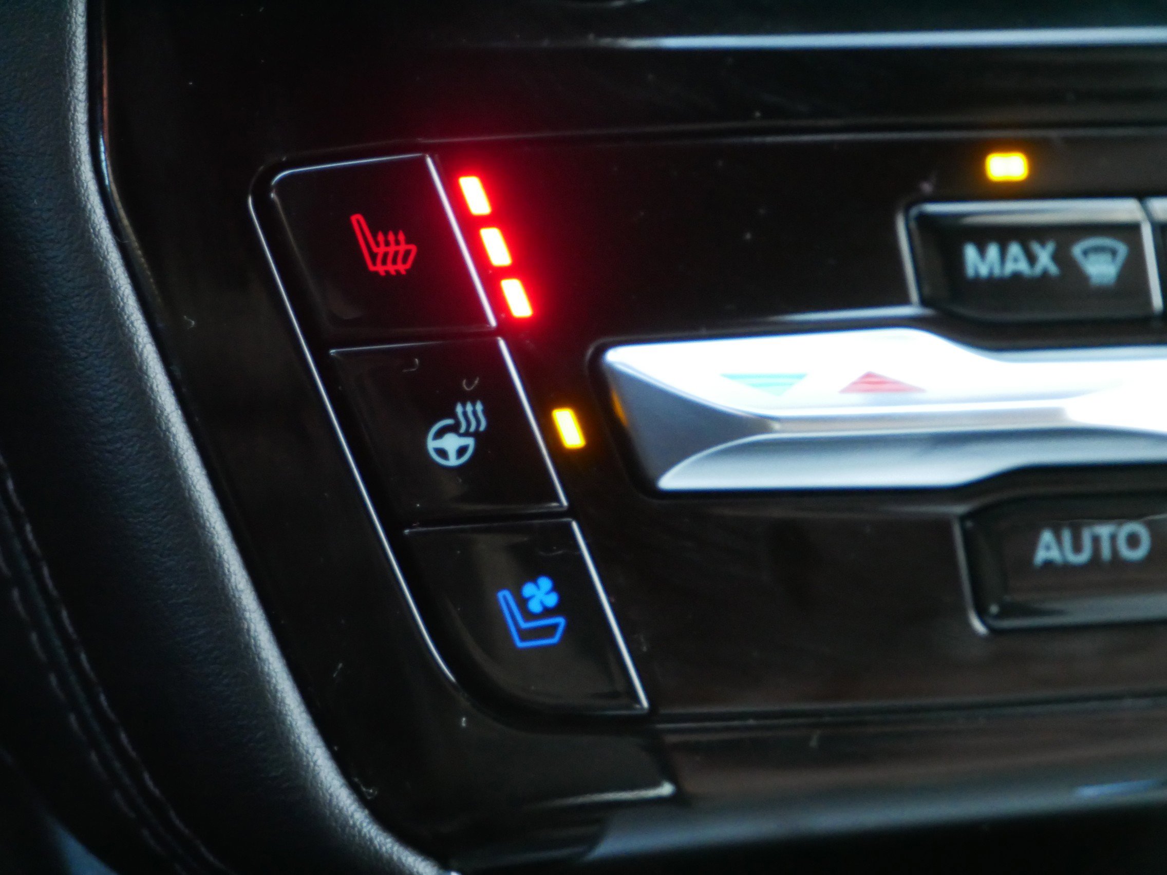 Certified 2023 Ford Explorer Platinum w/ Premium Technology Package image 28