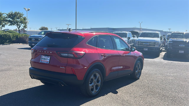 Certified 2025 Ford Escape ST-Line Select AWD/4WD image 3