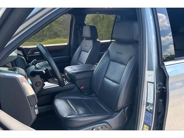 Used 2025 GMC Yukon Denali AWD/4WD image 19