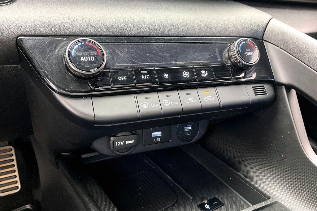Used 2025 Hyundai Elantra Sport FWD image 31