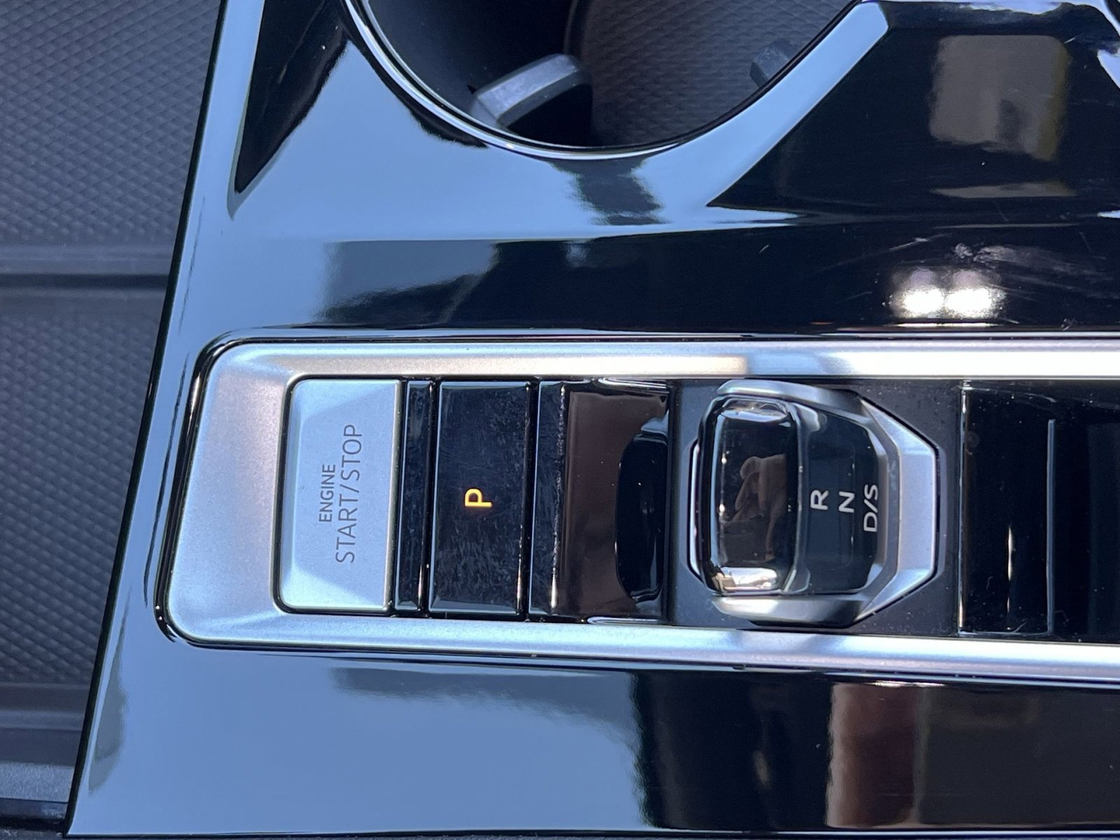 Used 2024 Volkswagen Atlas Cross Sport SE image 21