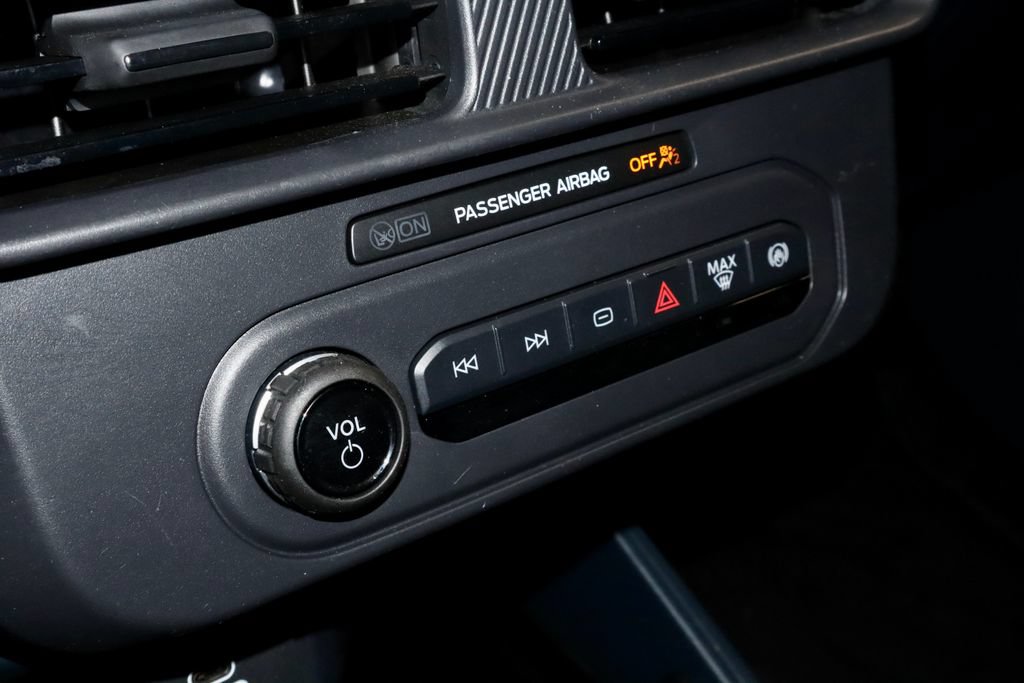 Certified 2025 Ford Maverick XL FWD image 31