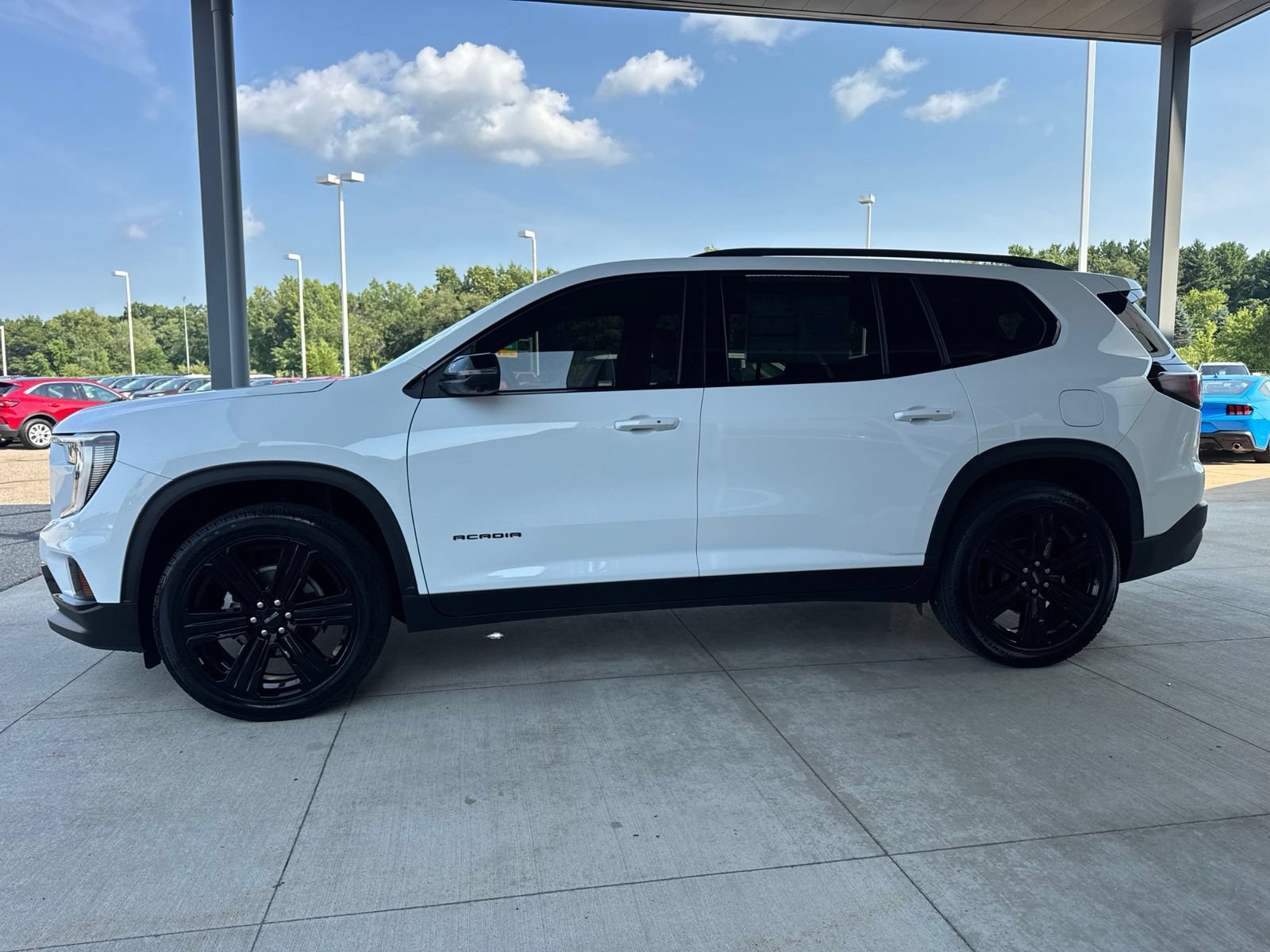 Used 2024 GMC Acadia Elevation w/ Black Edition FWD image 4