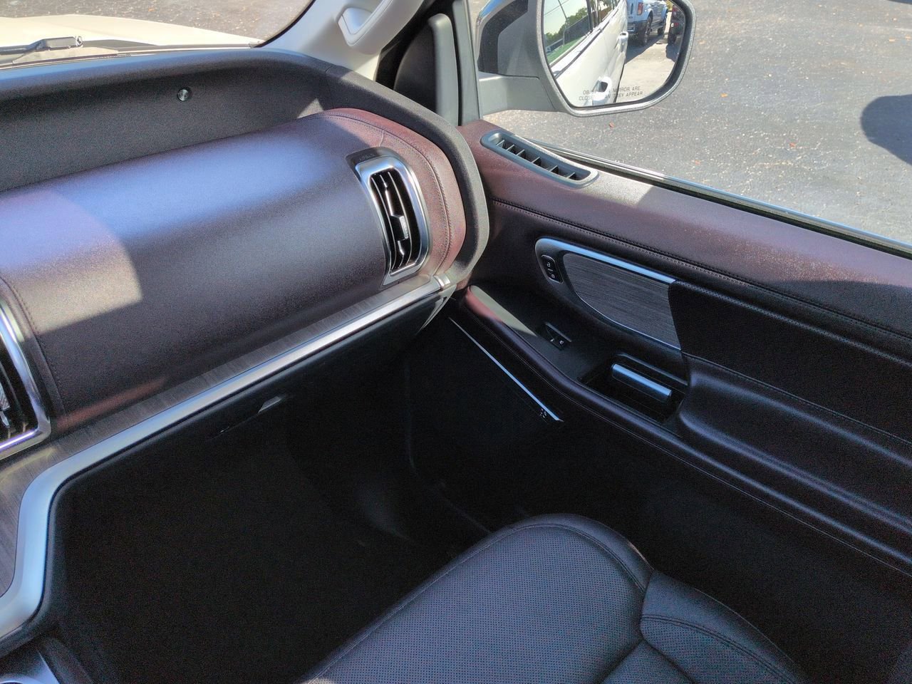 Certified 2025 Ford Expedition Platinum w/ Platinum Ultimate Package image 17