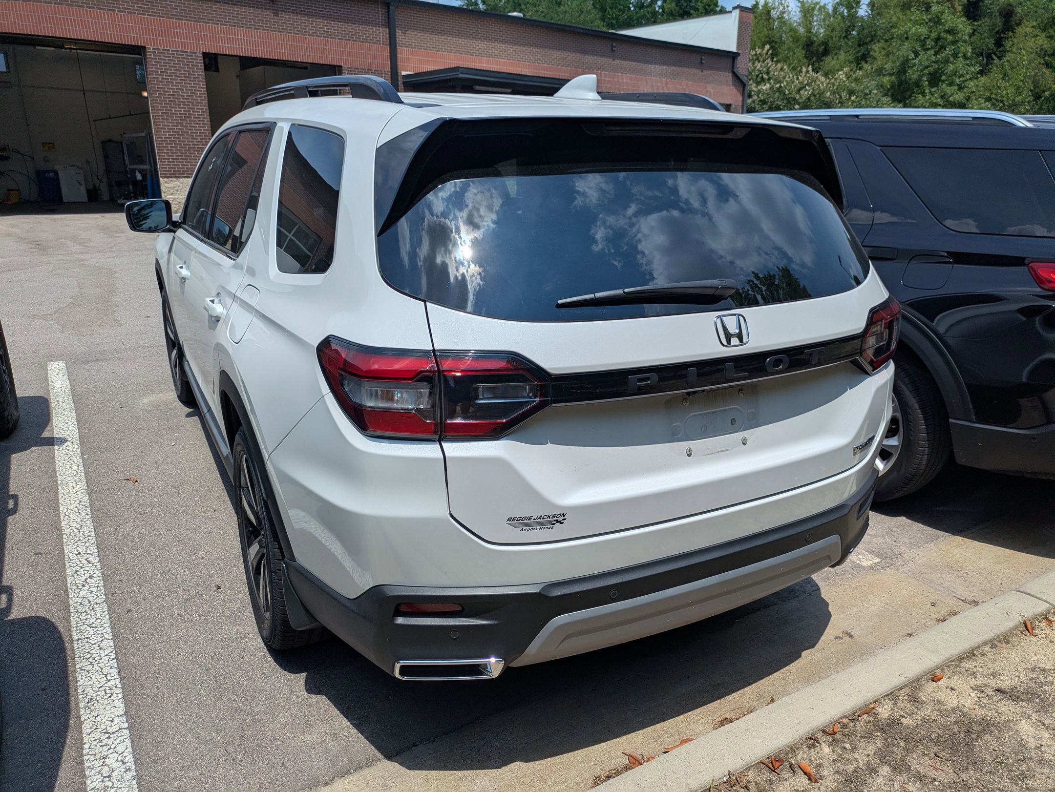 Used 2024 Honda Pilot Touring image 4