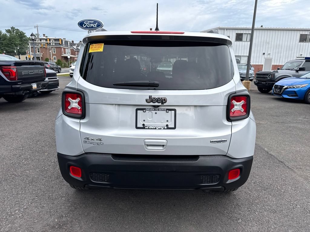 Used 2020 Jeep Renegade Latitude w/ Cold Weather Group AWD/4WD image 6