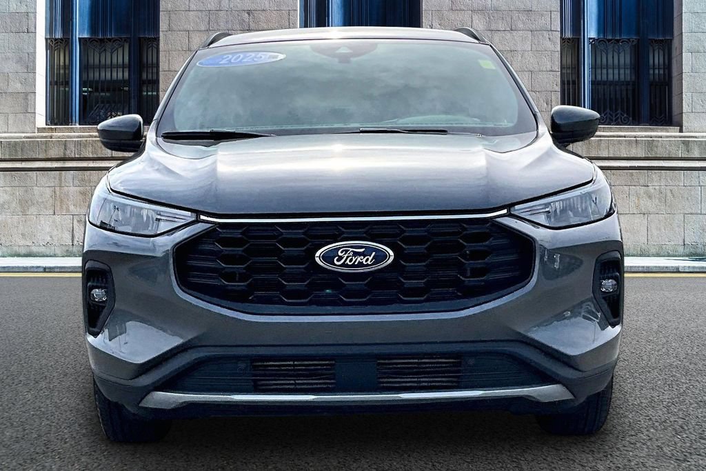 Certified 2025 Ford Escape ST-Line Select AWD/4WD image 3