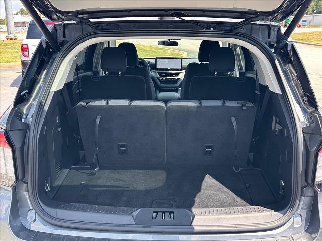 Certified 2025 Ford Explorer Active RWD image 5