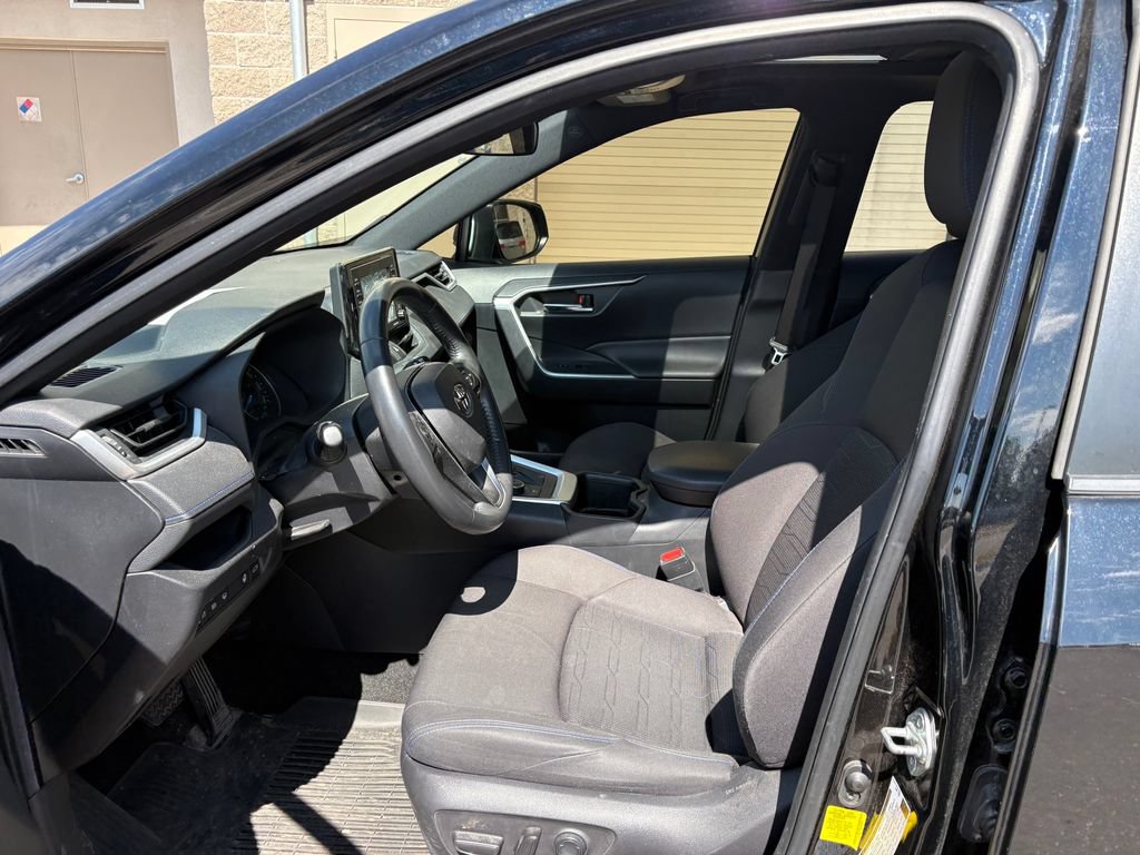 Used 2022 Toyota RAV4 SE w/ Convenience Package AWD/4WD image 18