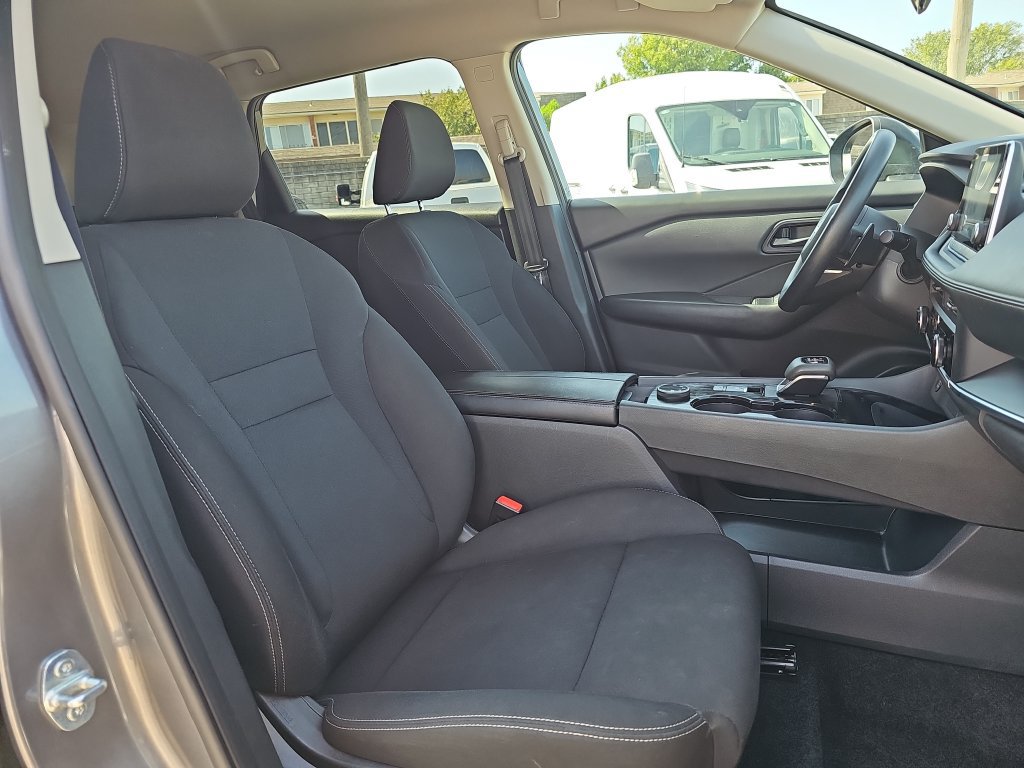 Used 2024 Nissan Rogue S AWD/4WD image 10