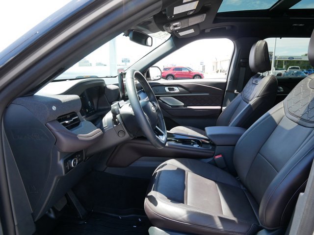 Certified 2025 Ford Explorer Platinum w/ Ultimate Package AWD/4WD image 7