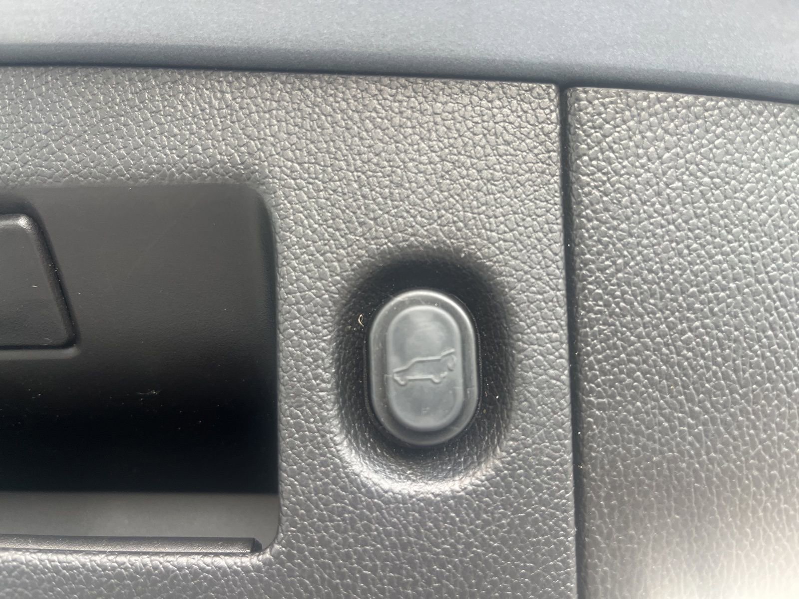 Used 2019 Chevrolet Suburban LT AWD/4WD image 7