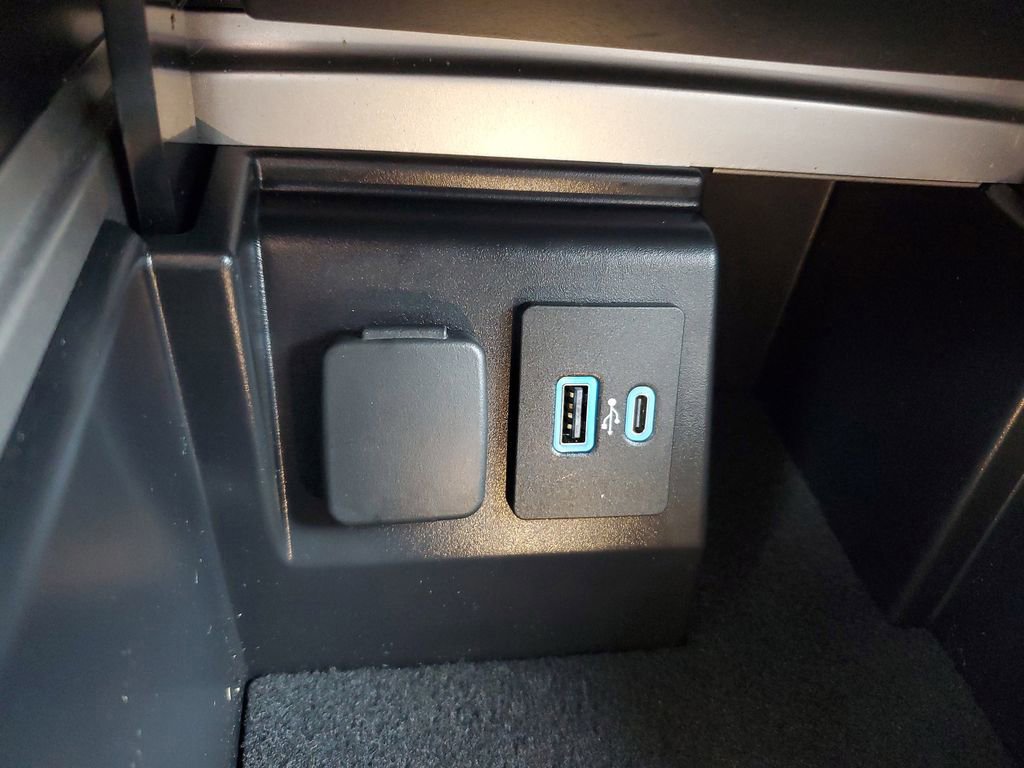 Certified 2023 Ford Explorer XLT w/ Class IV Trailer Tow Package image 30