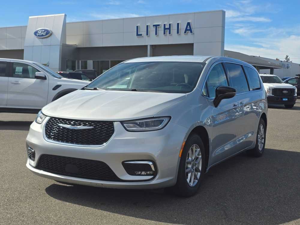 Used 2024 Chrysler Pacifica Touring-L FWD image 1