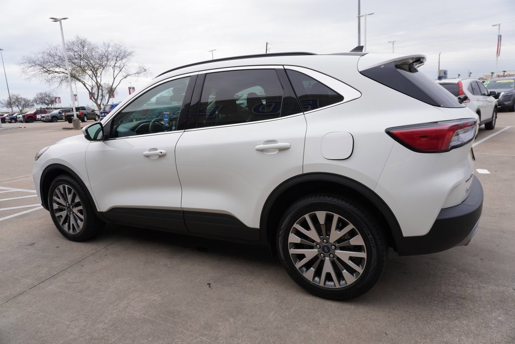 Certified 2022 Ford Escape Titanium image 2