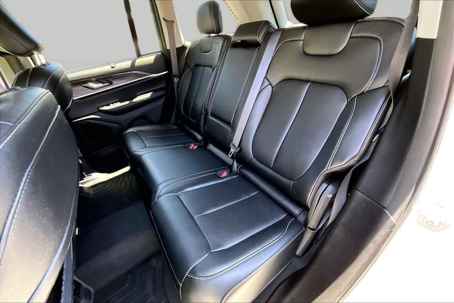 Used 2024 Jeep Grand Cherokee Limited w/ Luxury Tech Group II RWD image 21
