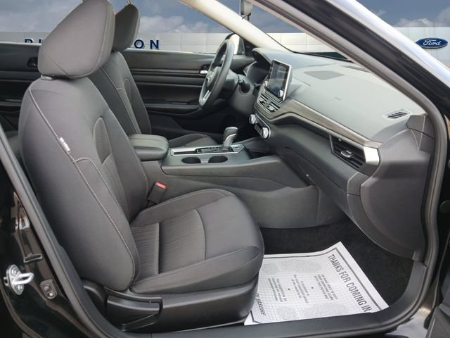 Used 2025 Nissan Altima 2.5 SV FWD image 15