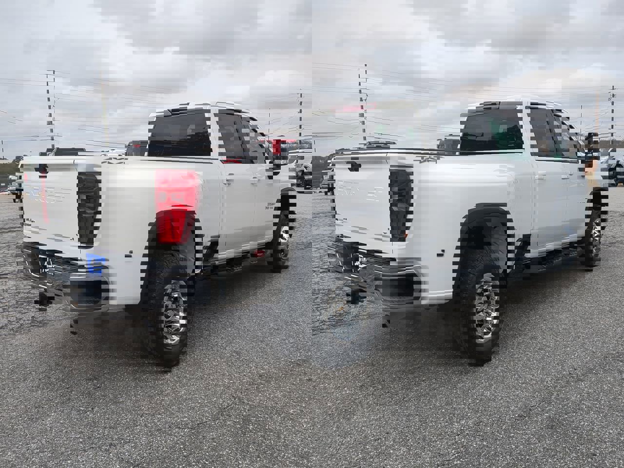 Used 2022 Chevrolet Silverado 3500 LT w/ Convenience Package image 3