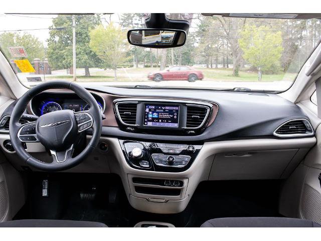 Used 2023 Chrysler Voyager LX FWD image 11
